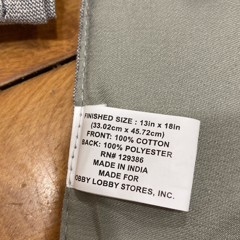 NWT. 8piece, placemats/napkin set. - Picture 10 of 12